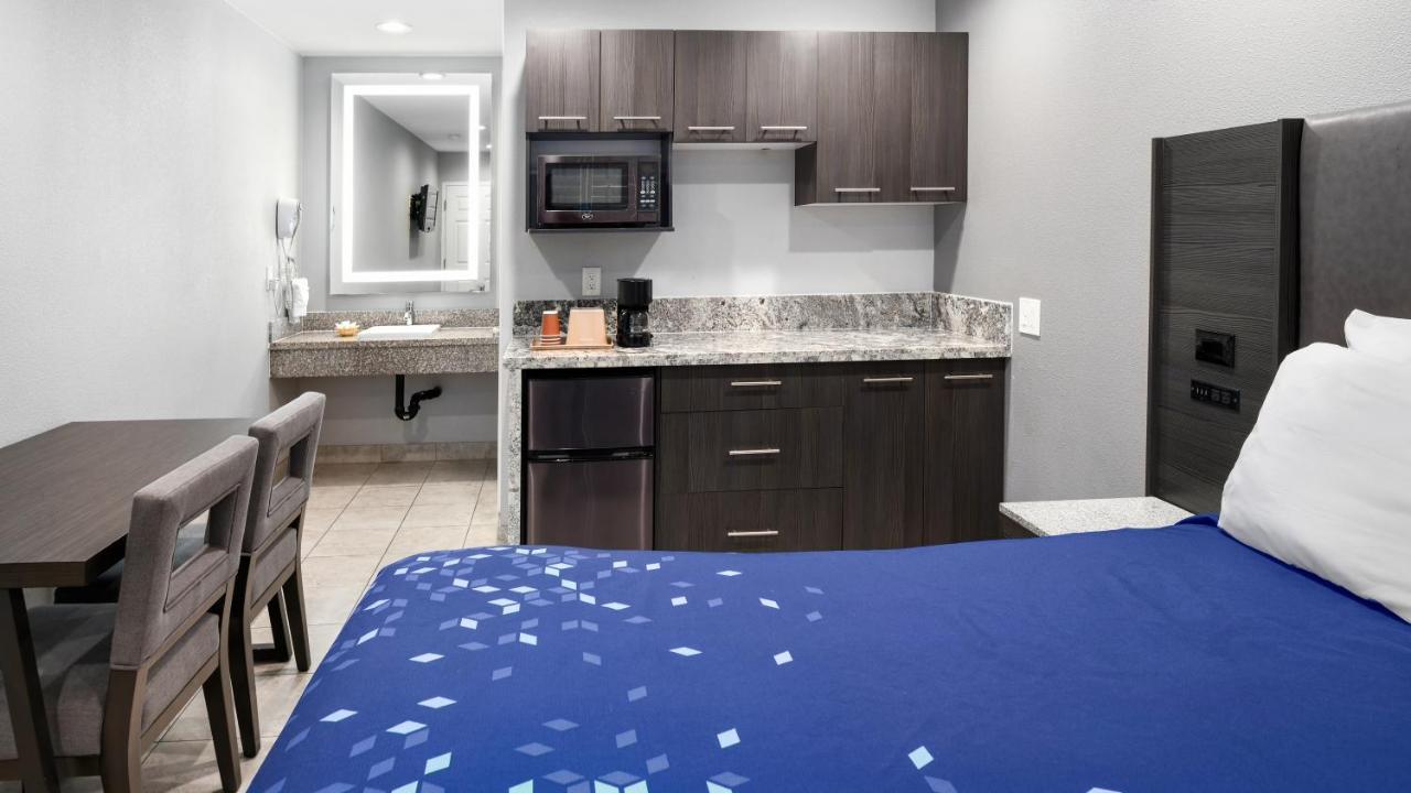 Scandia Motel Carlsbad Bagian luar foto