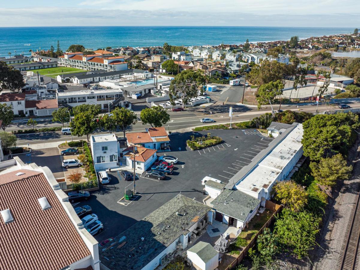 Scandia Motel Carlsbad Bagian luar foto