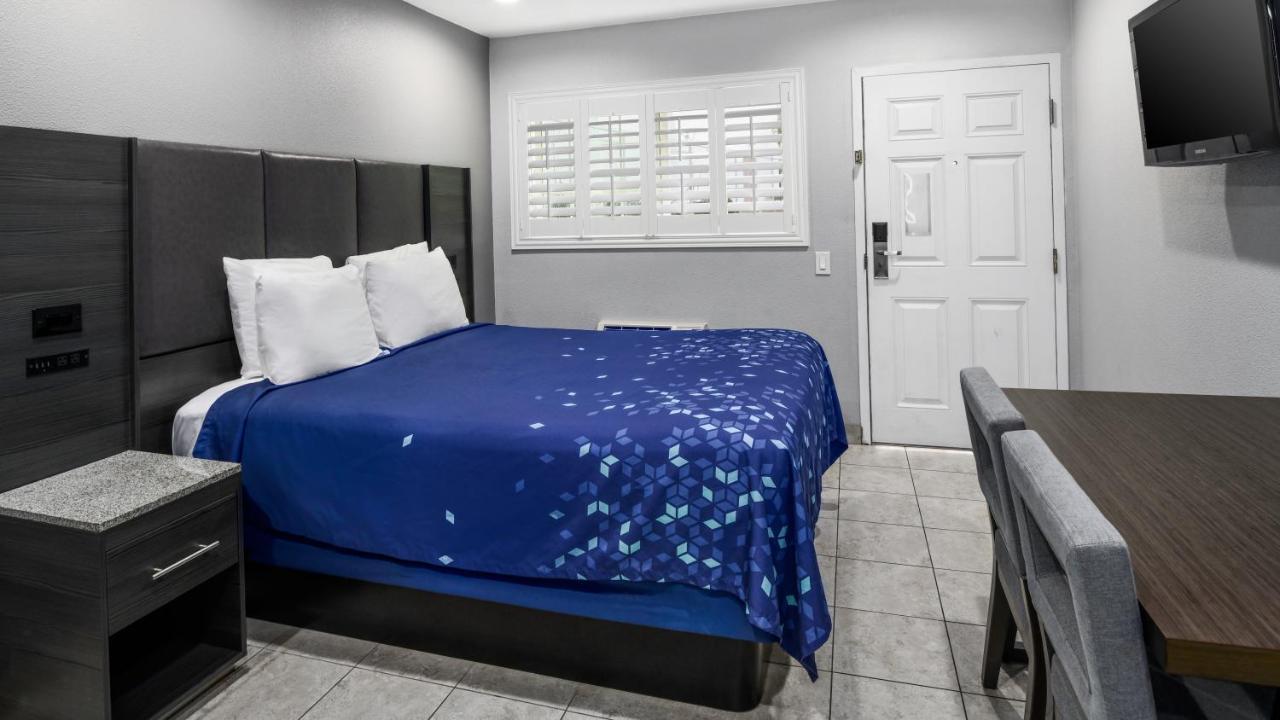 Scandia Motel Carlsbad Bagian luar foto
