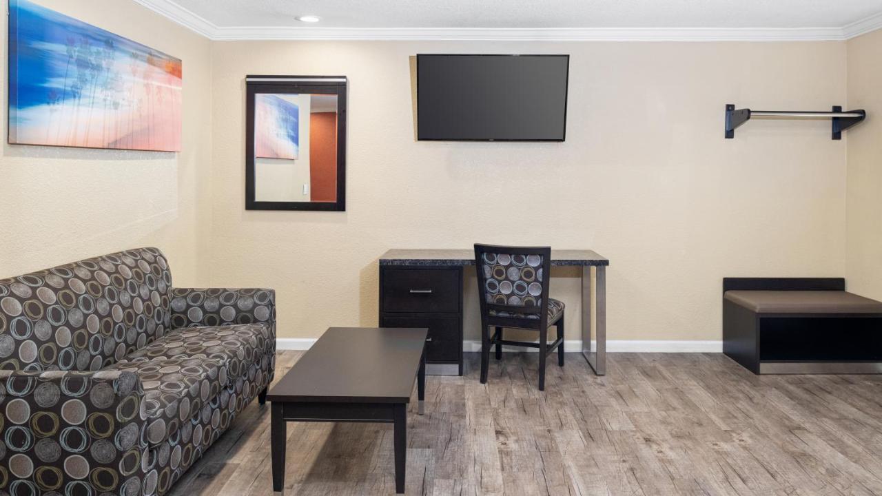 Scandia Motel Carlsbad Bagian luar foto