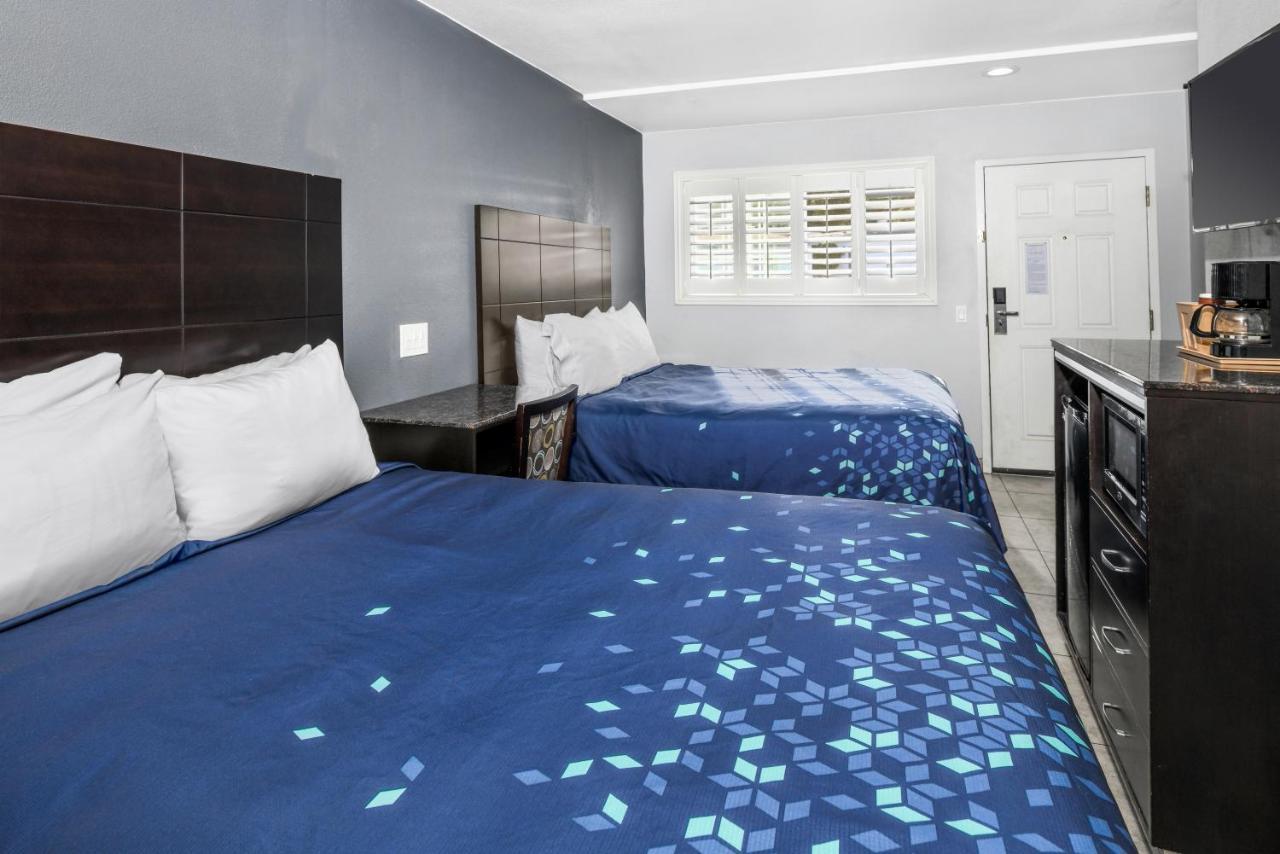 Scandia Motel Carlsbad Bagian luar foto