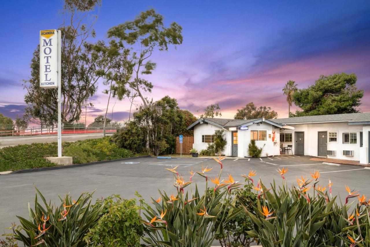 Scandia Motel Carlsbad Bagian luar foto