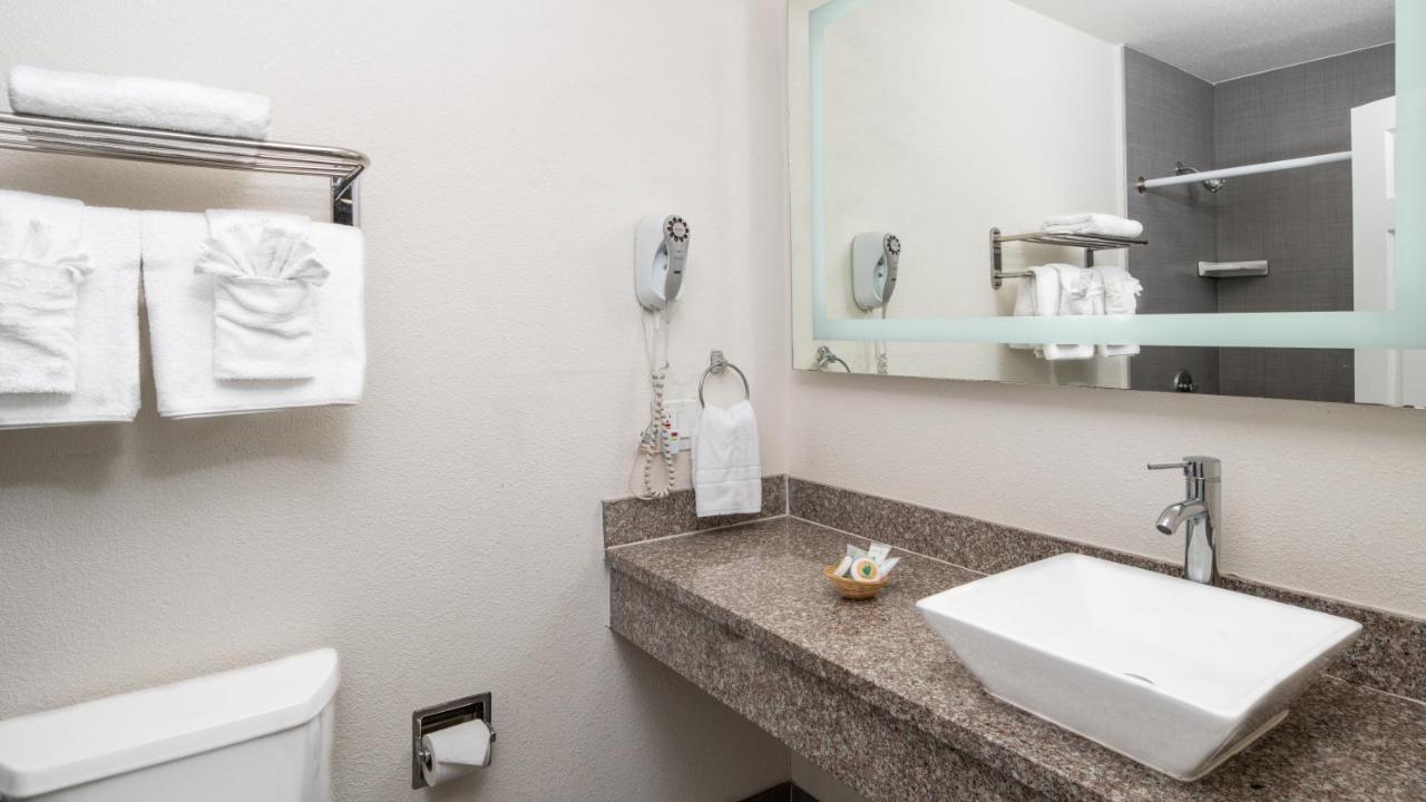Scandia Motel Carlsbad Bagian luar foto