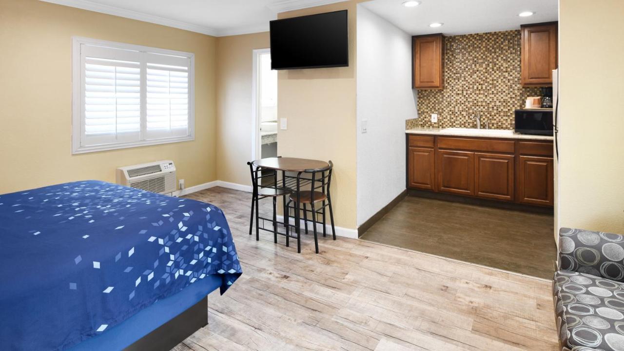 Scandia Motel Carlsbad Bagian luar foto