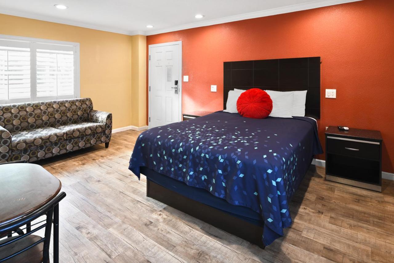 Scandia Motel Carlsbad Bagian luar foto
