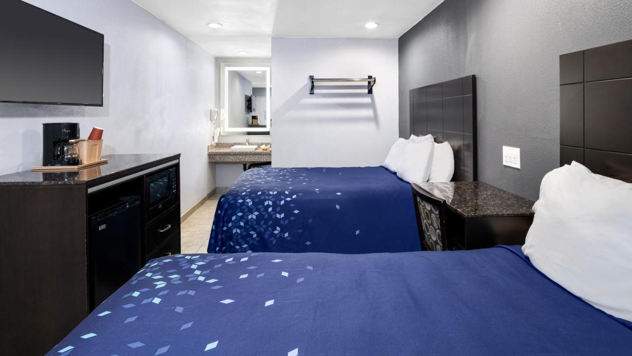 Scandia Motel Carlsbad Bagian luar foto