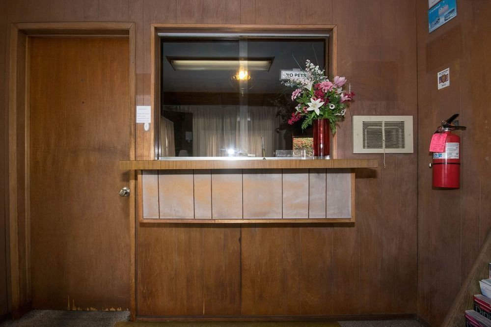 Scandia Motel Carlsbad Bagian luar foto