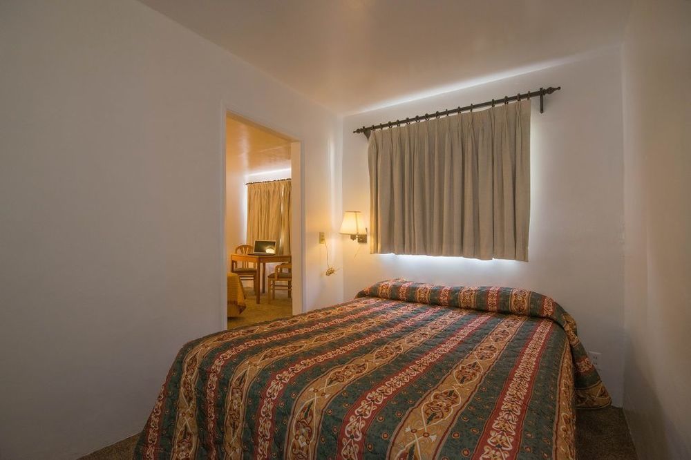 Scandia Motel Carlsbad Bagian luar foto