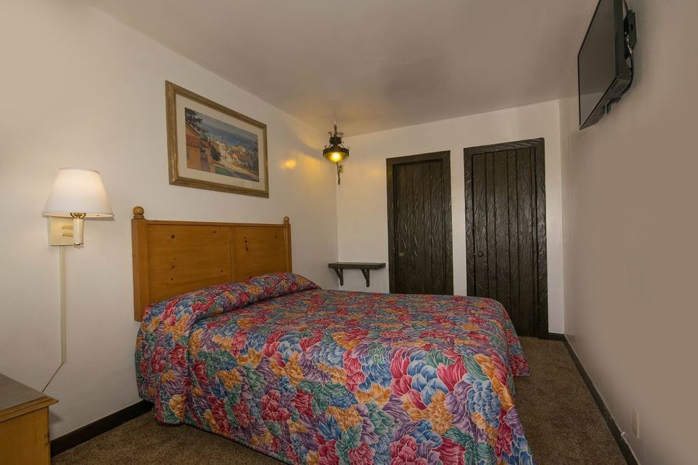 Scandia Motel Carlsbad Bagian luar foto