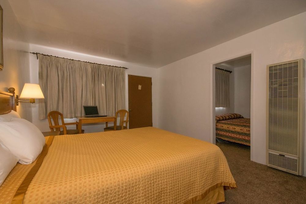 Scandia Motel Carlsbad Bagian luar foto