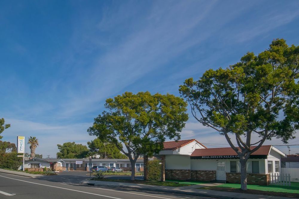 Scandia Motel Carlsbad Bagian luar foto