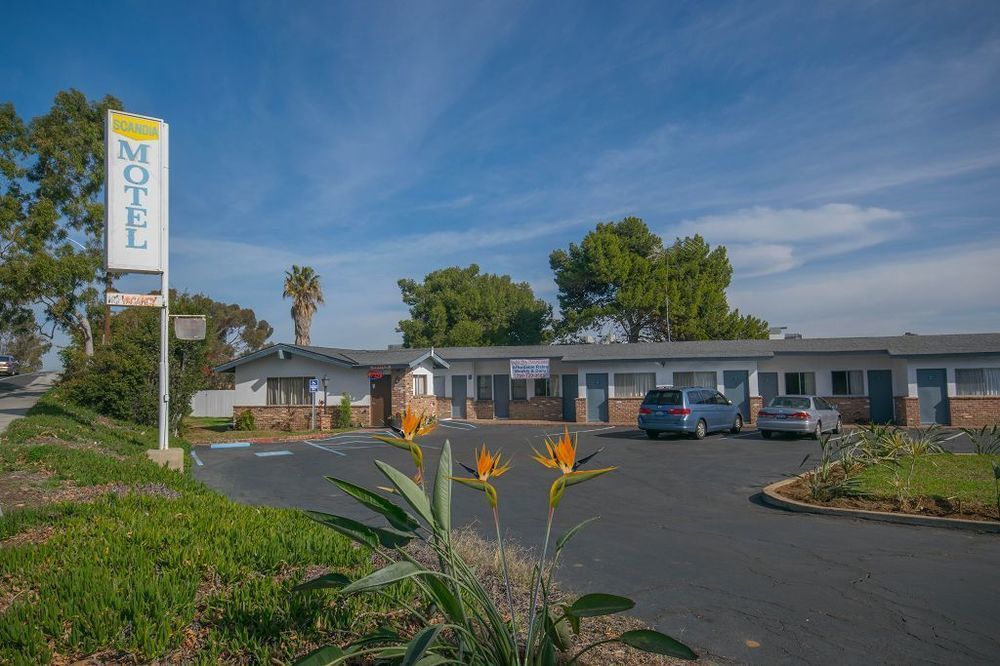 Scandia Motel Carlsbad Bagian luar foto