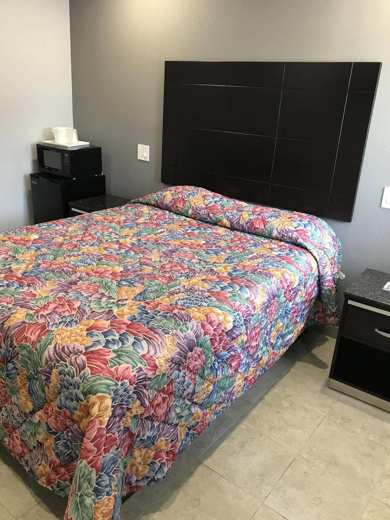 Scandia Motel Carlsbad Bagian luar foto