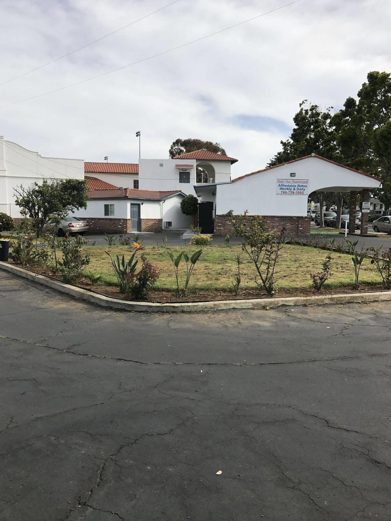 Scandia Motel Carlsbad Bagian luar foto